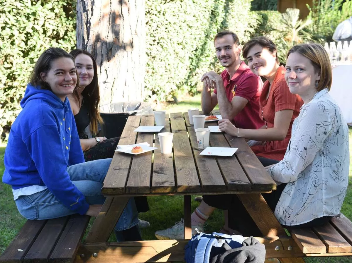 International students sitting in the garden and enjoying healthy snacks
