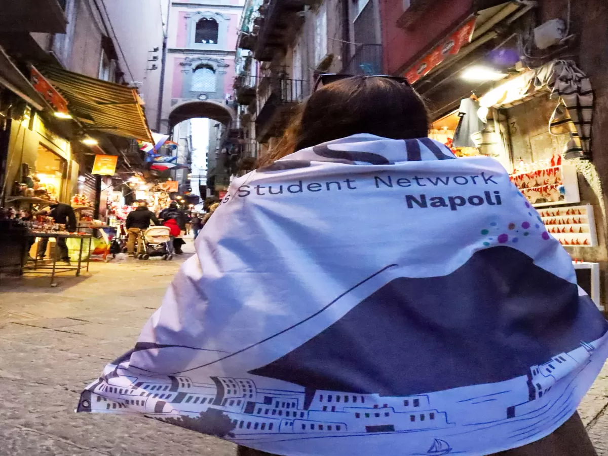 A volunteer giuding the Hidden Gems Tour