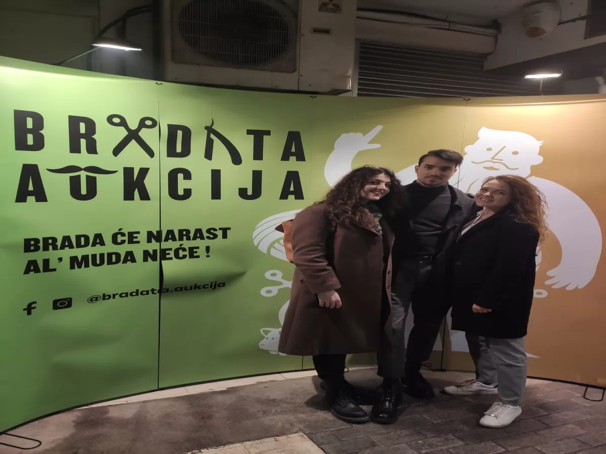 ESN Split members at Split Beard Auction