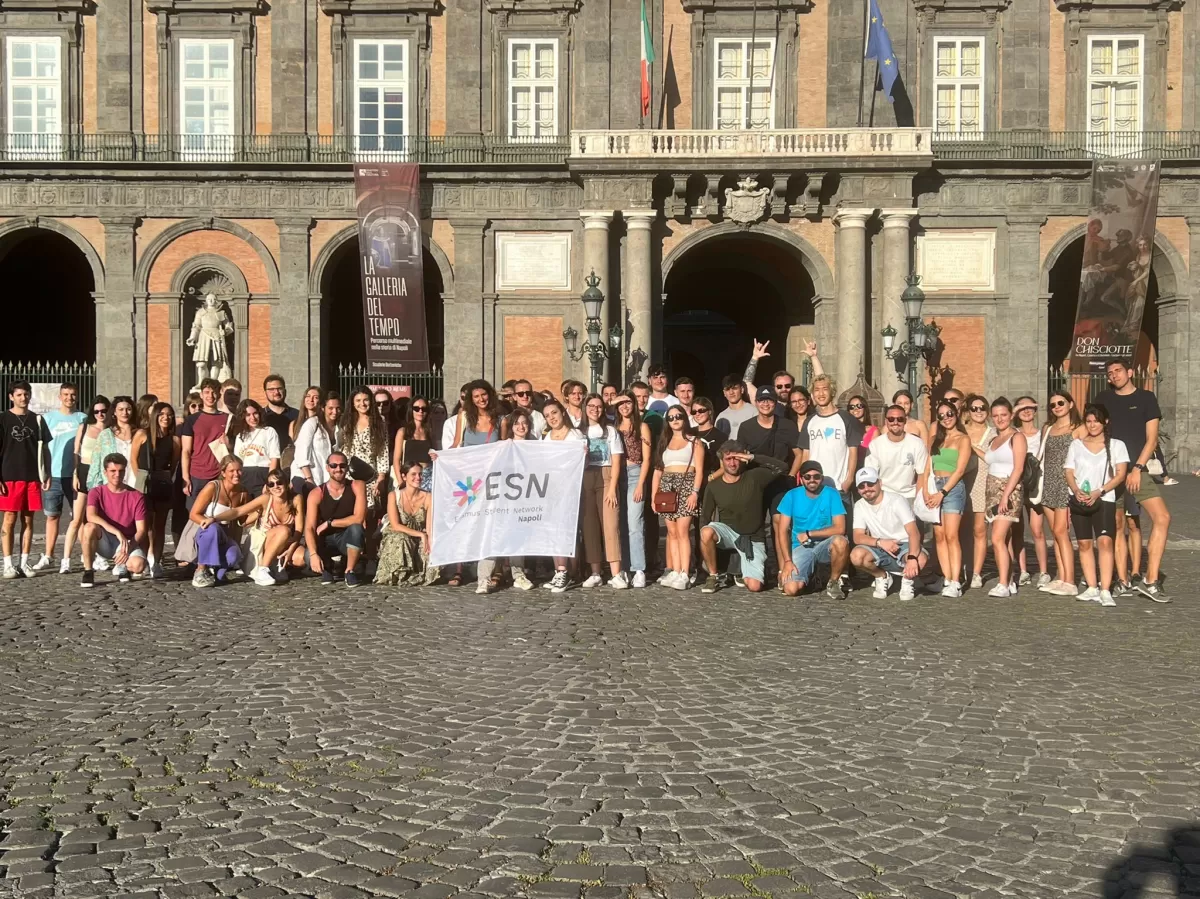 The Erasmus and Volunteers of ESN Napoli in Piazza del Plebiscito