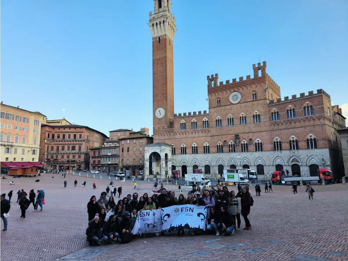 esners and international students in piazza del campo, Siena