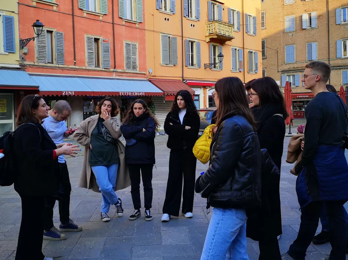 Erasmus students while listen to ESN volunteer in front of mercato albinelli