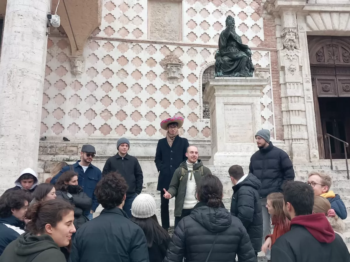 Explanation of historical and cultural things about Perugia's cathedral