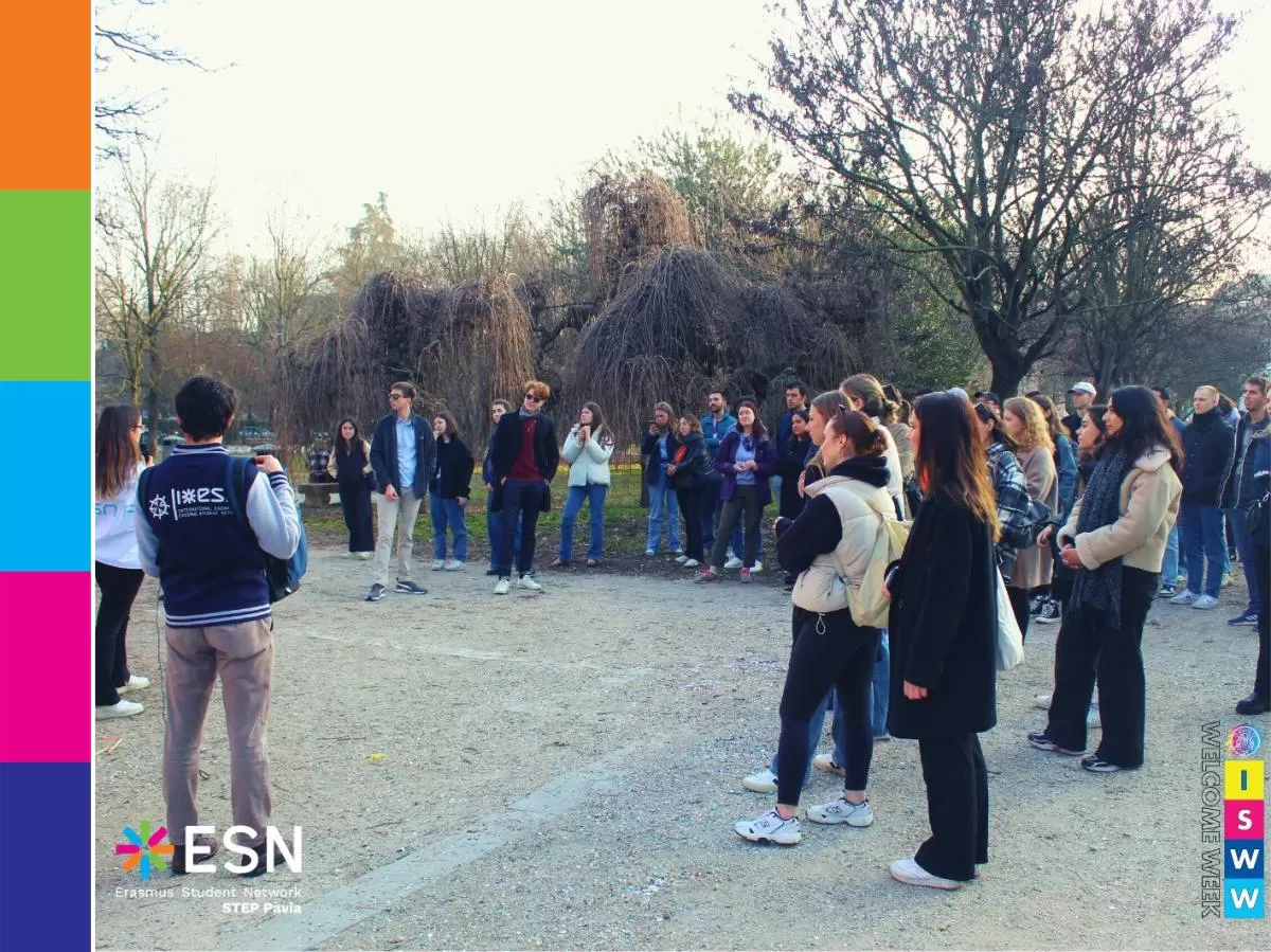 A volunteer explaining some parts of Pavia