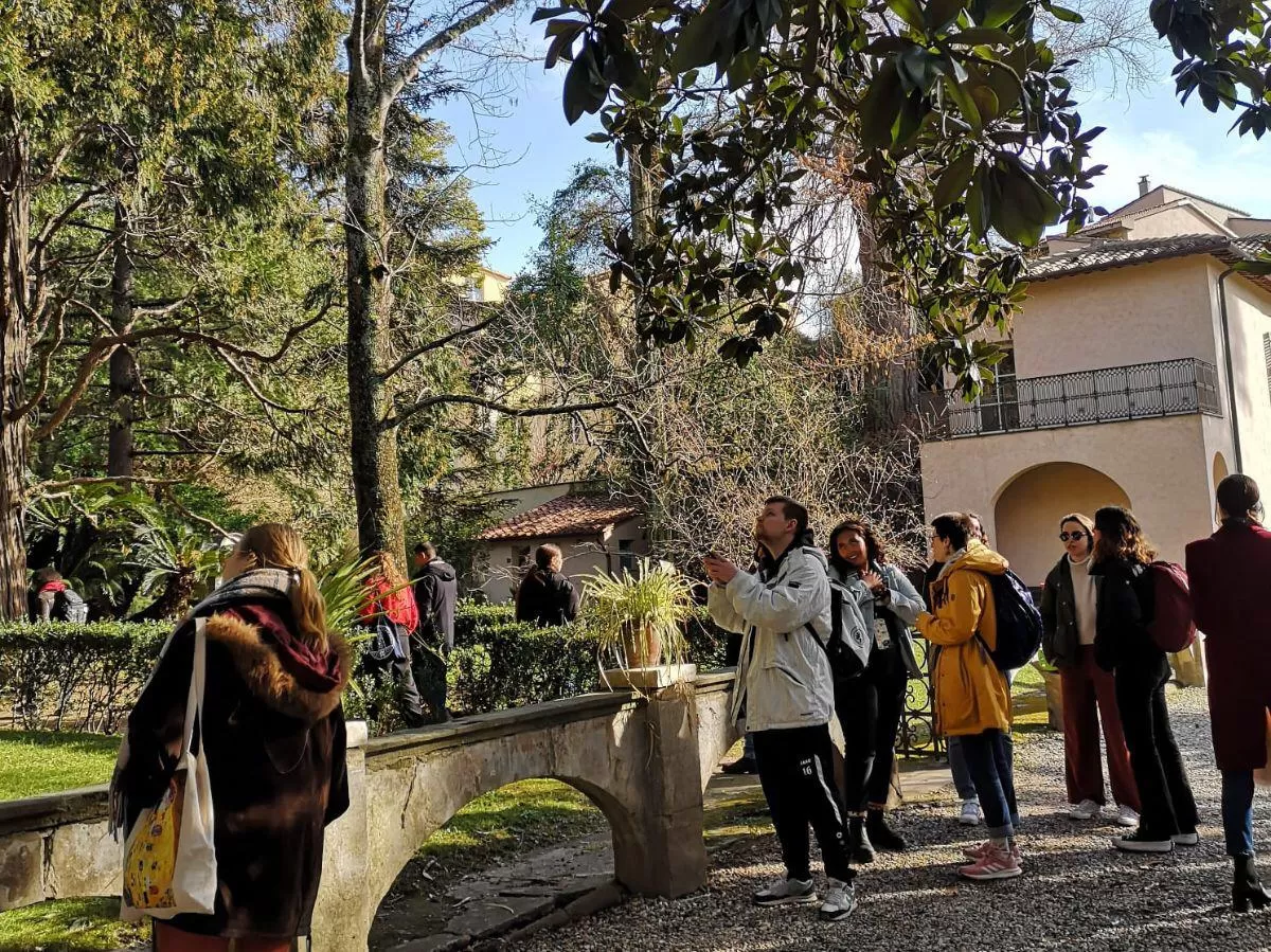 International Students walking in the Botanical Garden