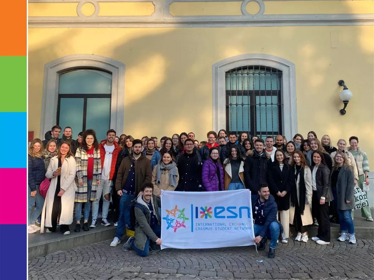 A photo of the group before starting the trip