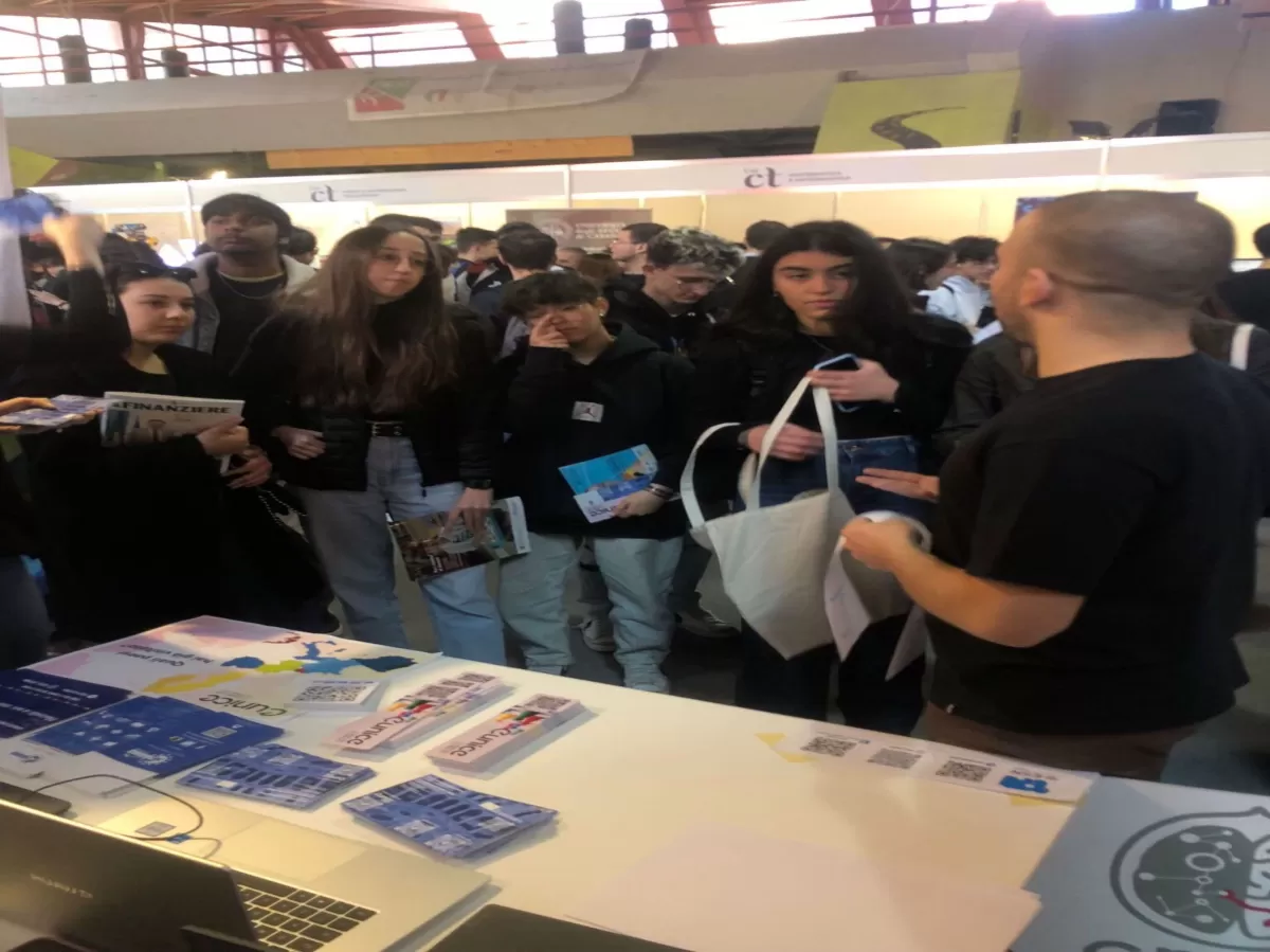 A volunteer talking to high school students about ESN and the Erasmus+ program