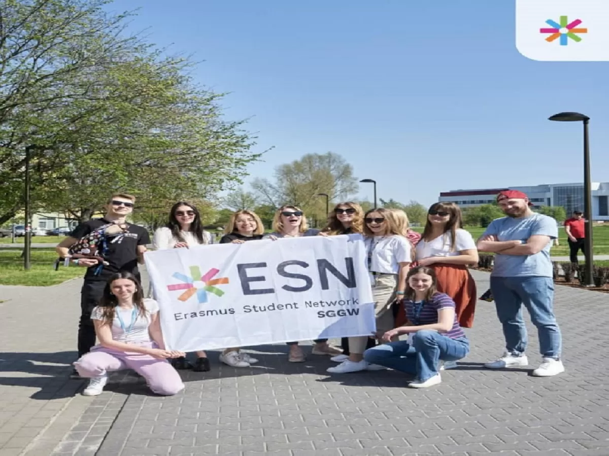 Team from Sunday sessions with ESN SGGW flag