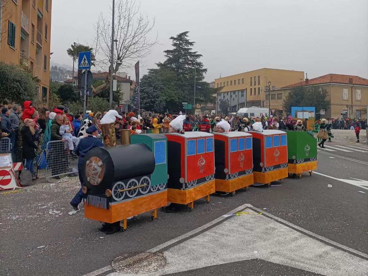 Th epicture shows a cardboard train, which was part of the parade.