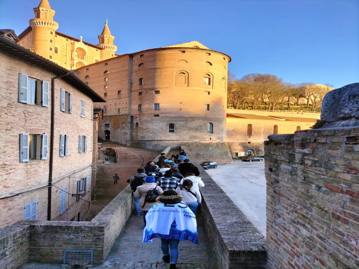 Erasmus students on the walls of Urbino