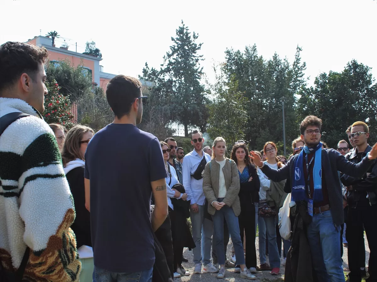 Tour explanation at Villa Avellino by one of our volunteers