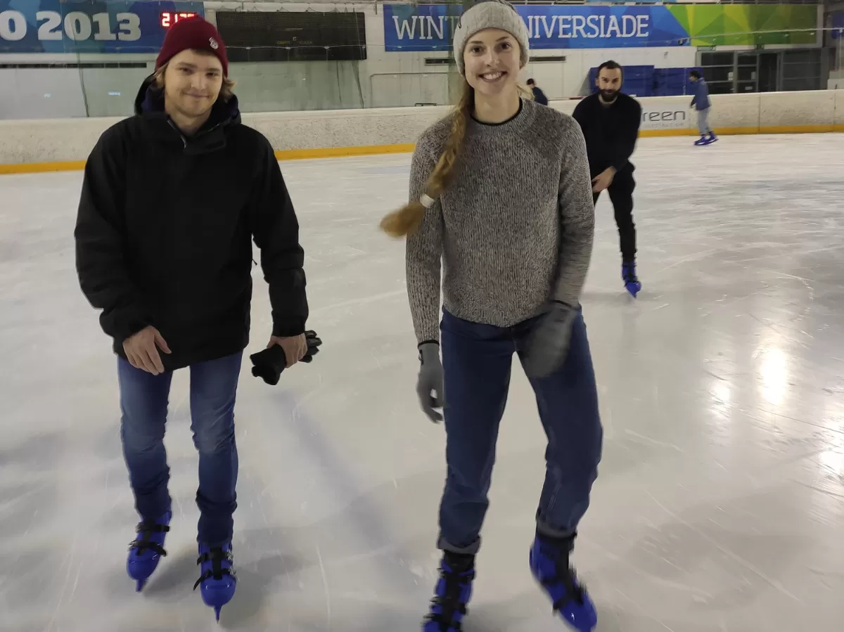 erasmus students ice skating