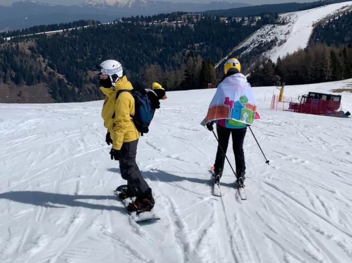 erasmus students skiing