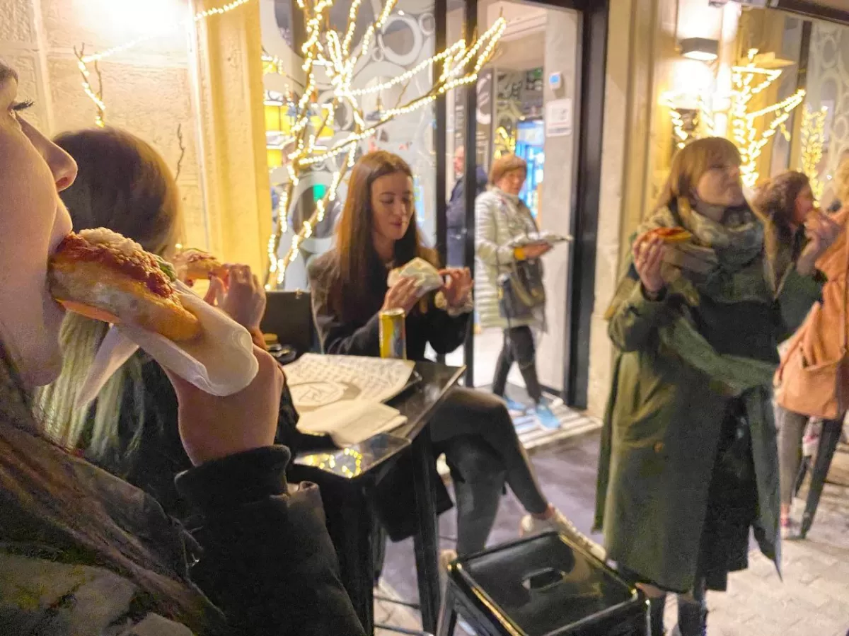 volunteers and Erasmus students eating and drinking in the Campobasso's streets