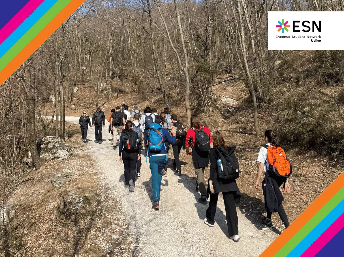 Participants hiking to the top of Monte Cumieli