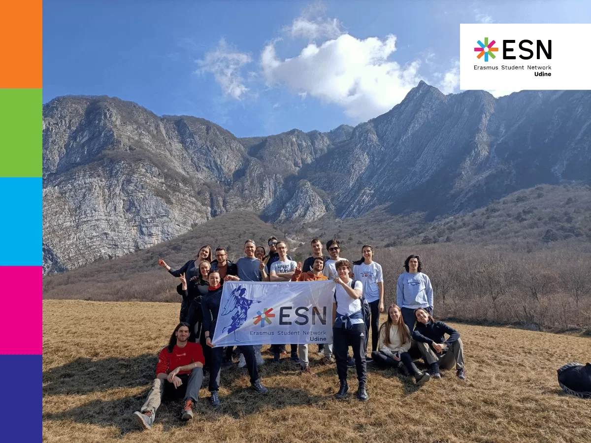 Group picture with ESN Udine flag at the top of Monte Cumieli