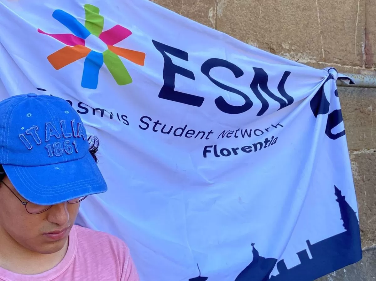 Person with a flag of ESN Florentia