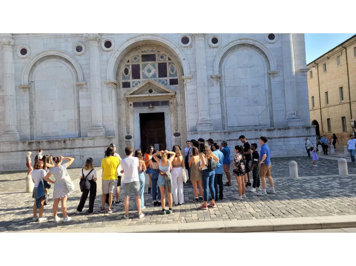 ESNers are looking at the Tempio Malatestiano