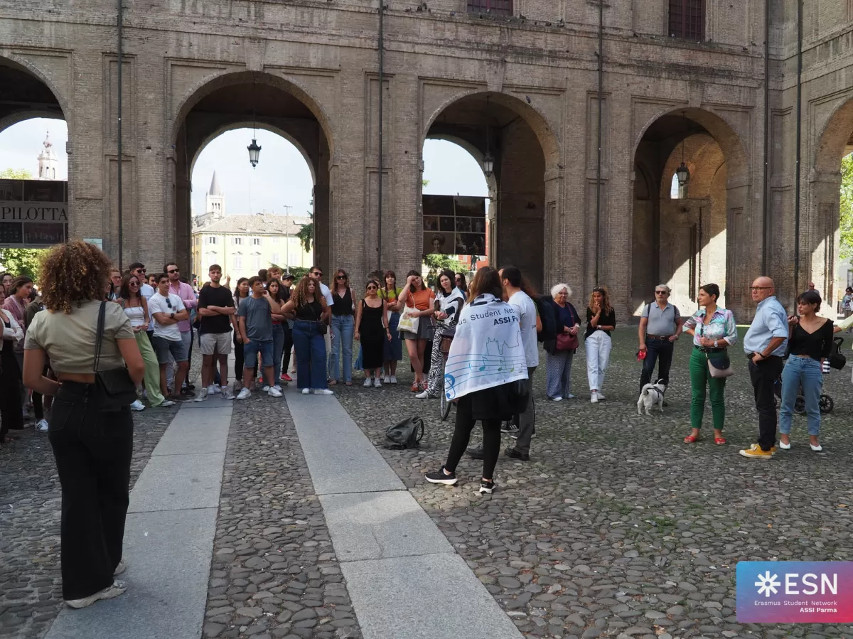 volunteers explaining to participants the history of Pilotta Palace