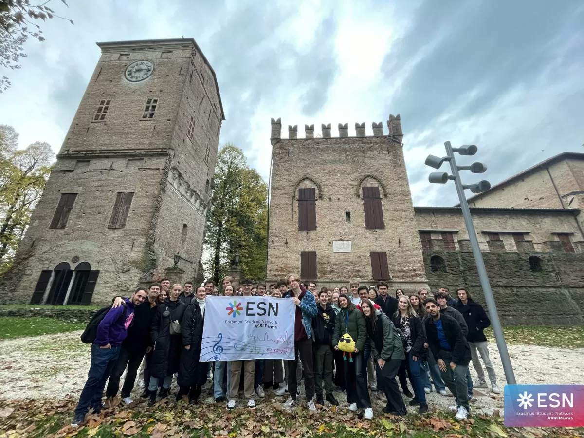 Participants posing with our flag in front of Rocca di San Secondo