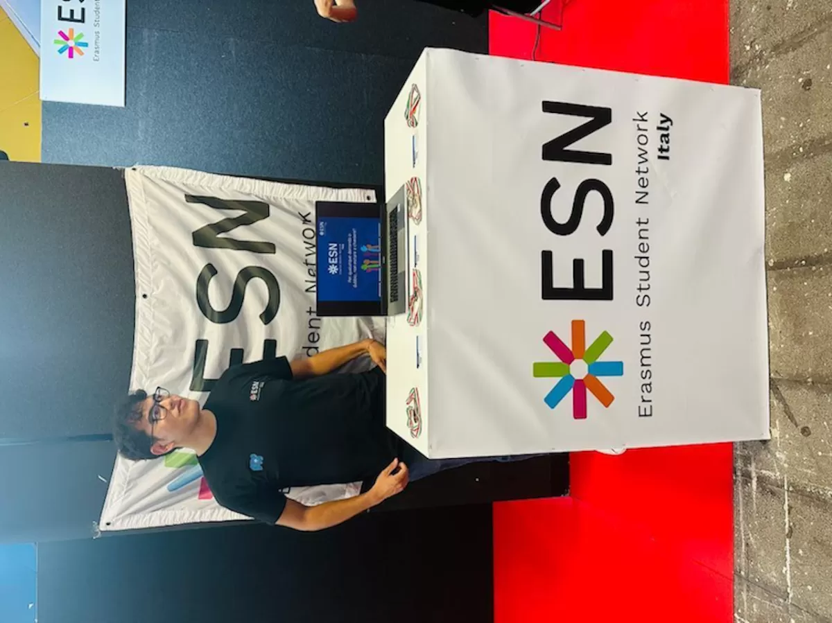 A volunteer at the ESN counter