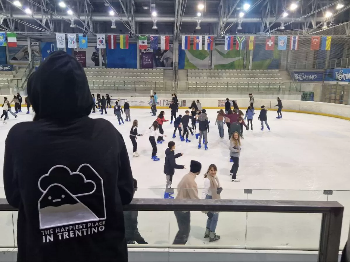 Our erasmus students skating with locals and our volunteers