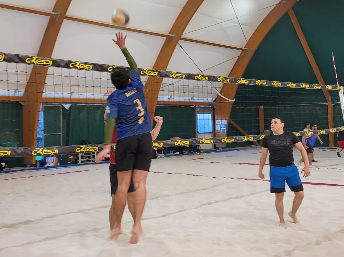 The participants playing beach volley