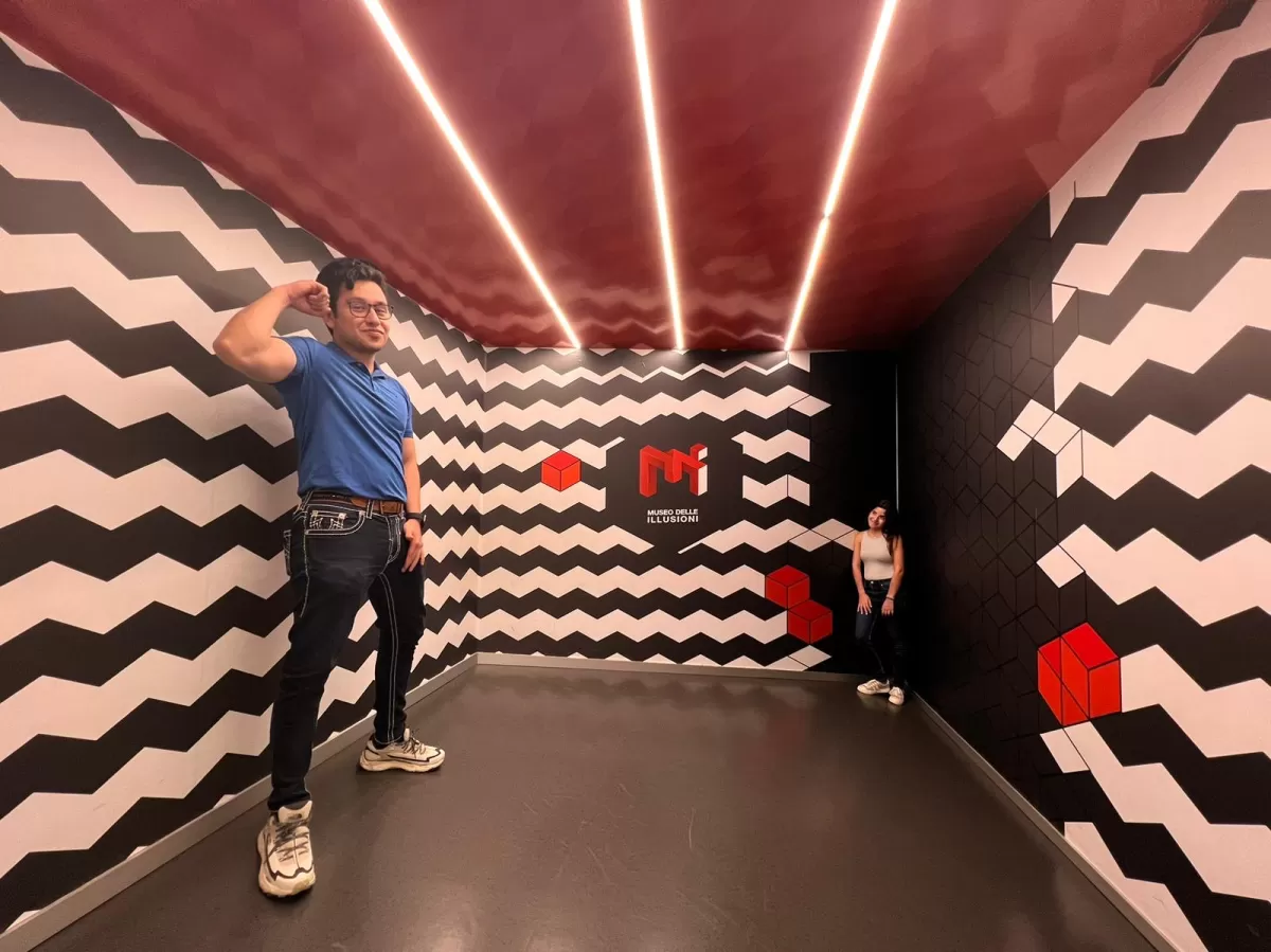 Size illusion room