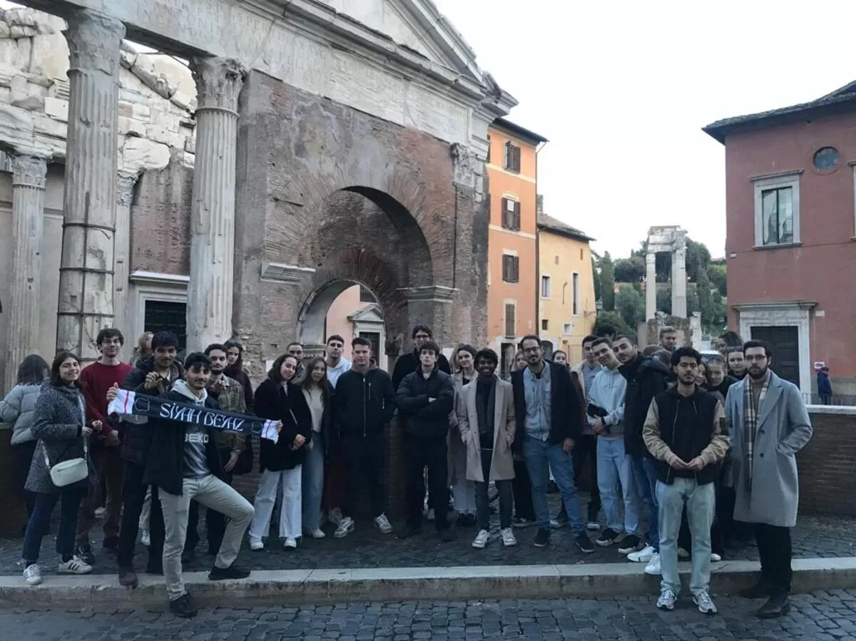 Group foto in front of Portico d'Ottavia, in one of the main squares of the Jewish Ghetto