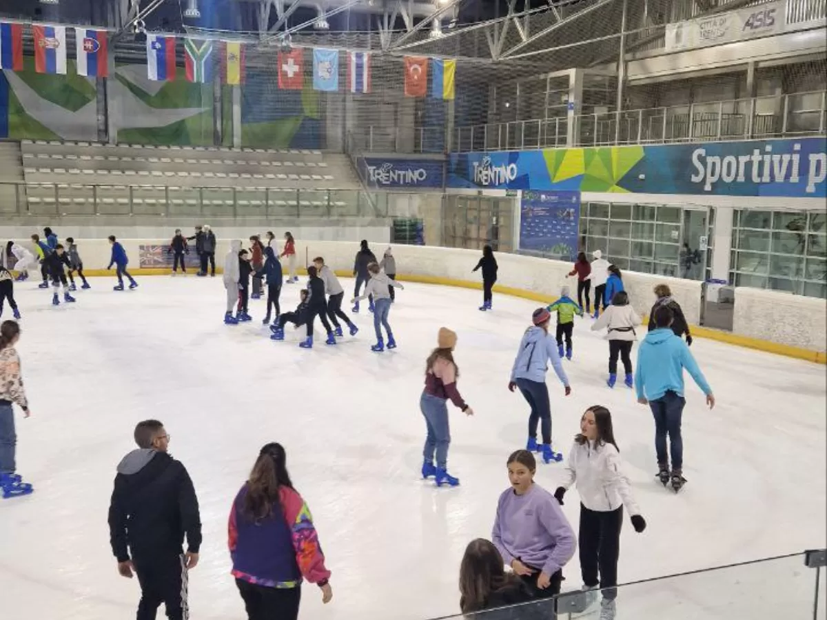 Our erasmus students skating with locals