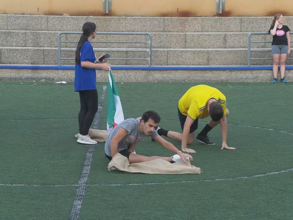 Erasmus students and ESN volunteers playing a futsal game