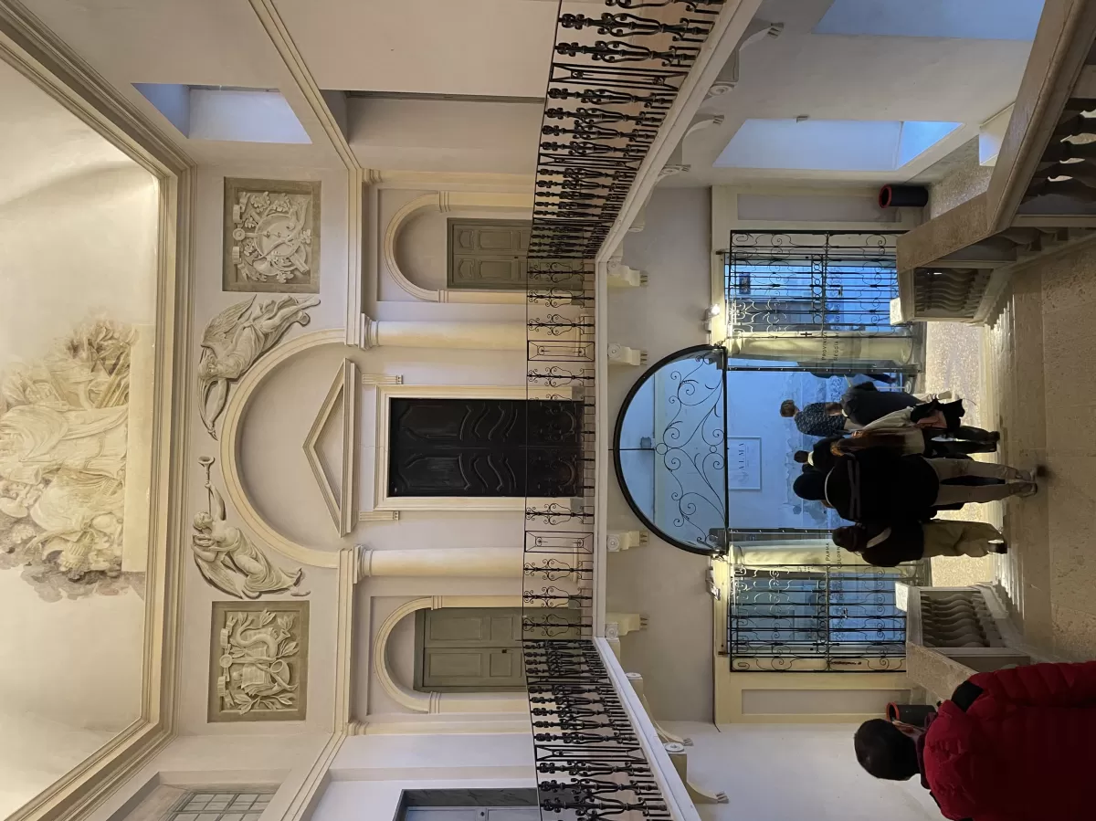 participants touring around the palace