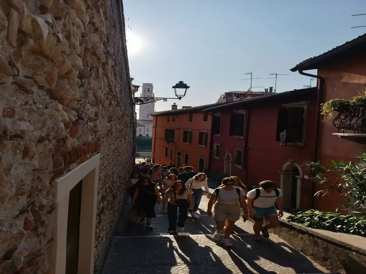International students walking in Verona