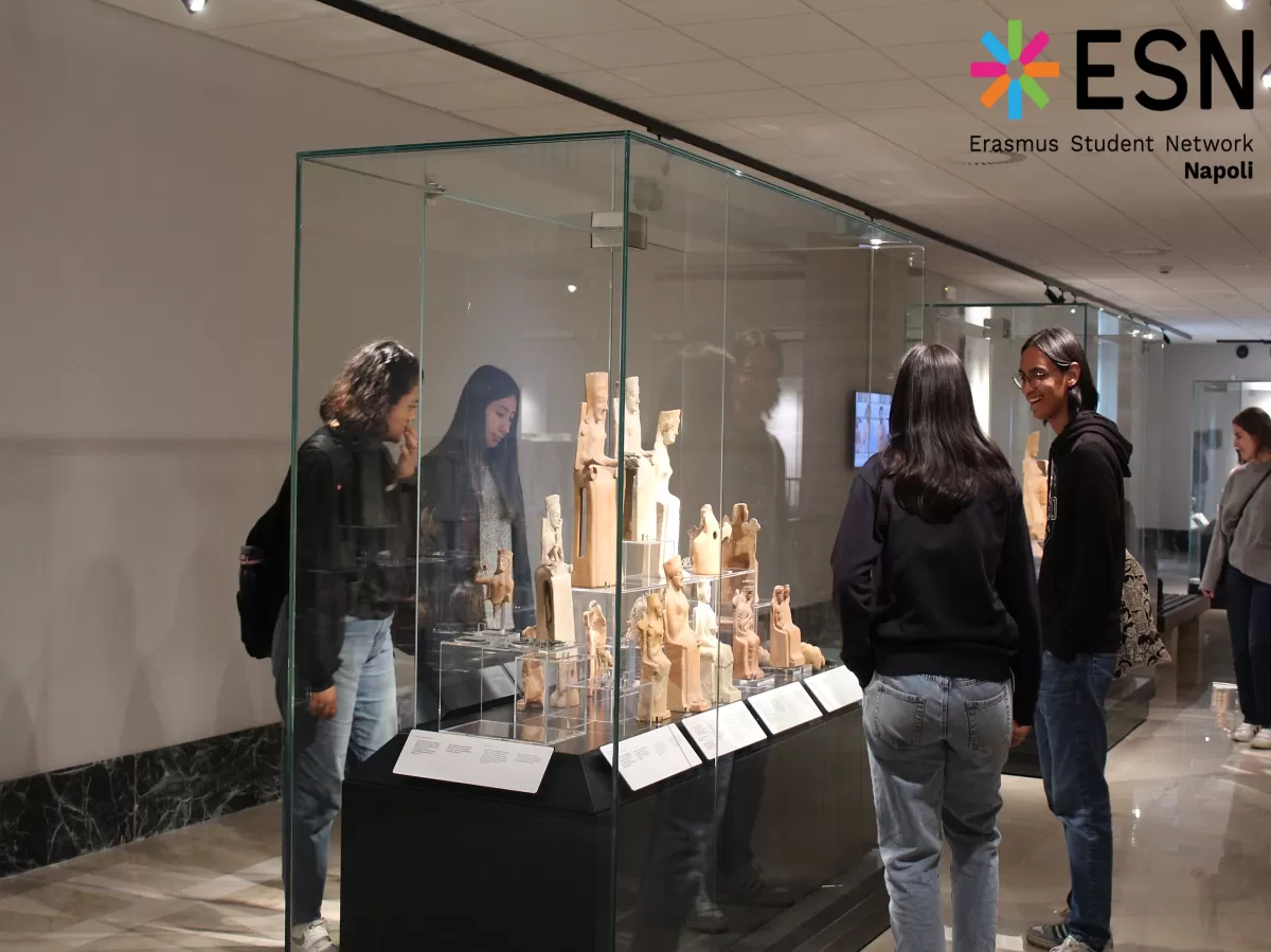 Students observing statuettes in the museum
