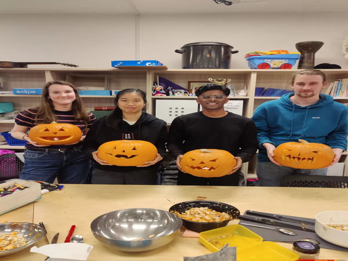 Students posing with the  jack-o'-lanterns