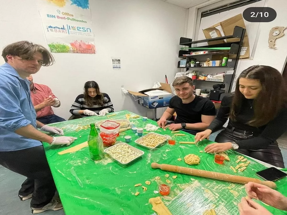 Erasmus with Volunteers make pasta