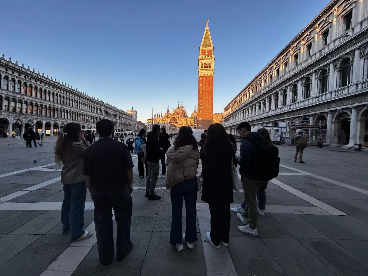 explaning the history of San Marco
