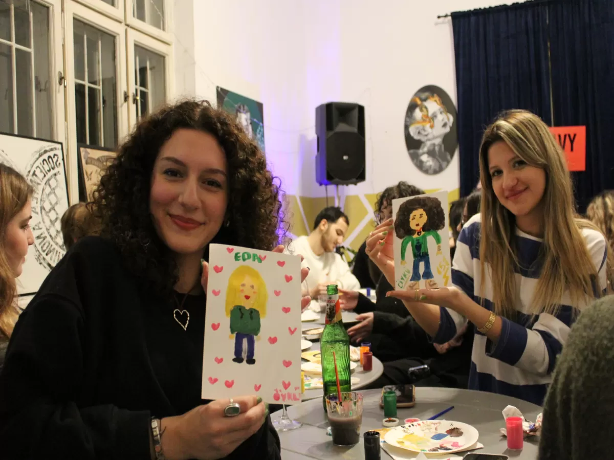 2 girls with 2 paintings