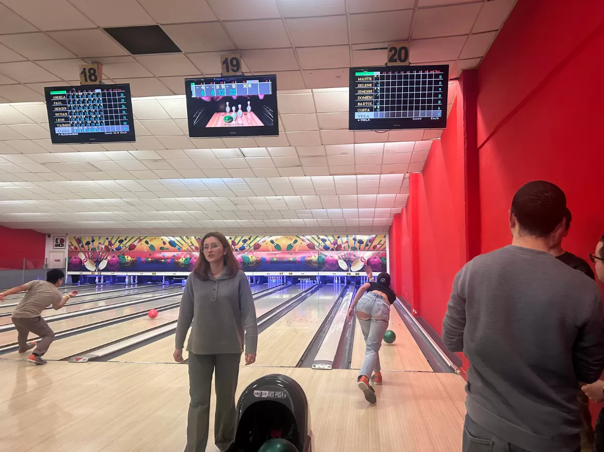 Erasmus students sharing their time with other people and play bowling all together
