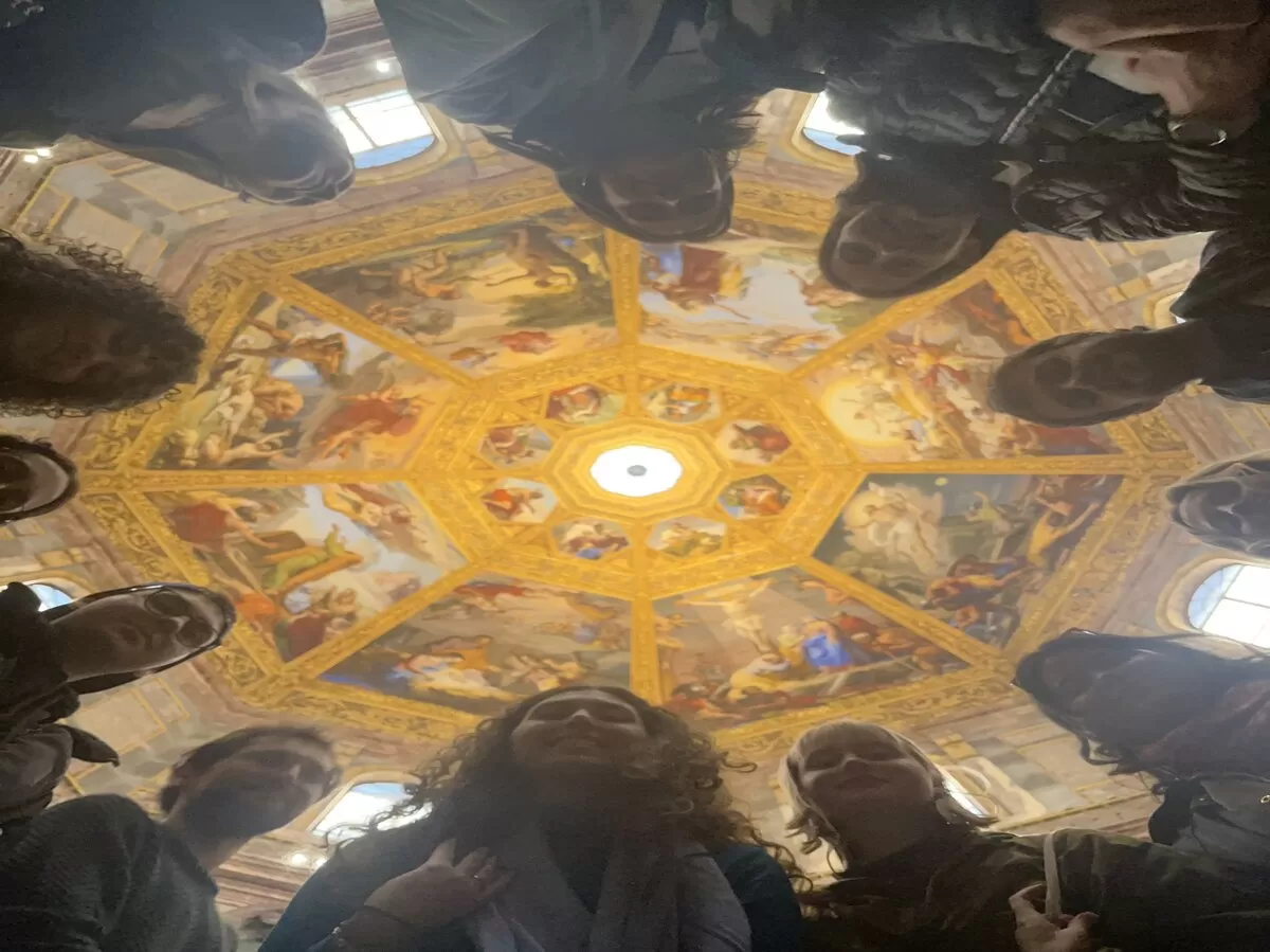 Dome of Cappelle Medicee with students on front