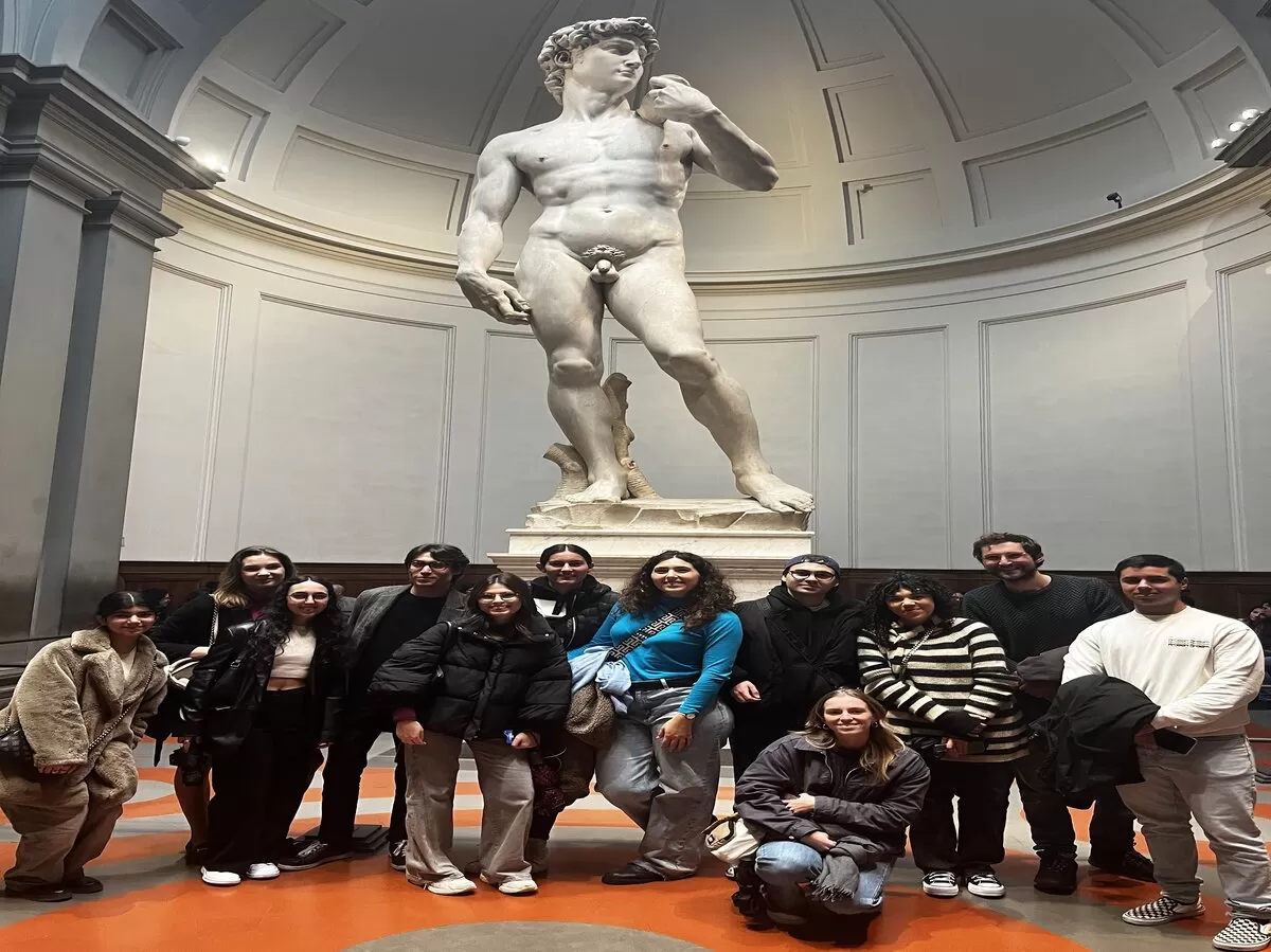 ESN staff and international students in front of the David of Michelangelo