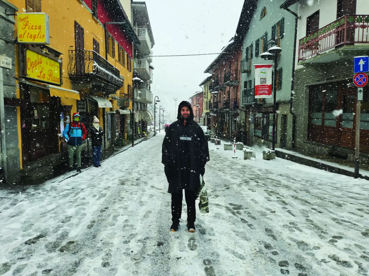 A participant posing in the snowy streets of Bardonecchia
