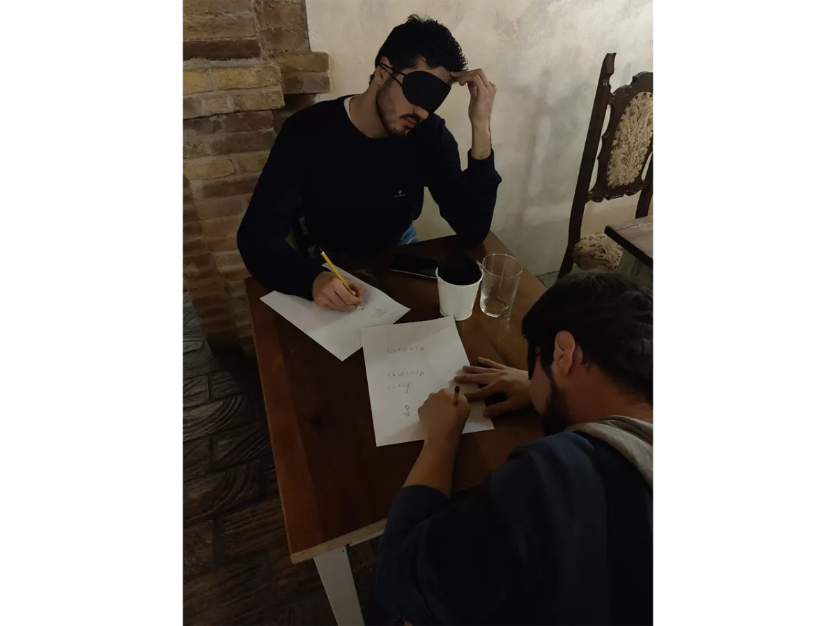 An ESNer trying to draw a lizard being blindfolded