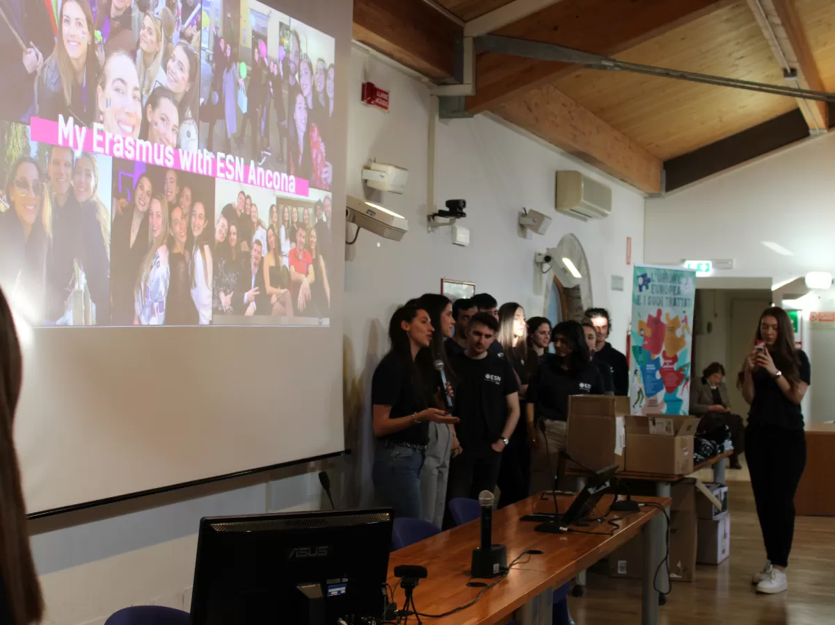 Erasmus students from last semester talking about their experience in Ancona