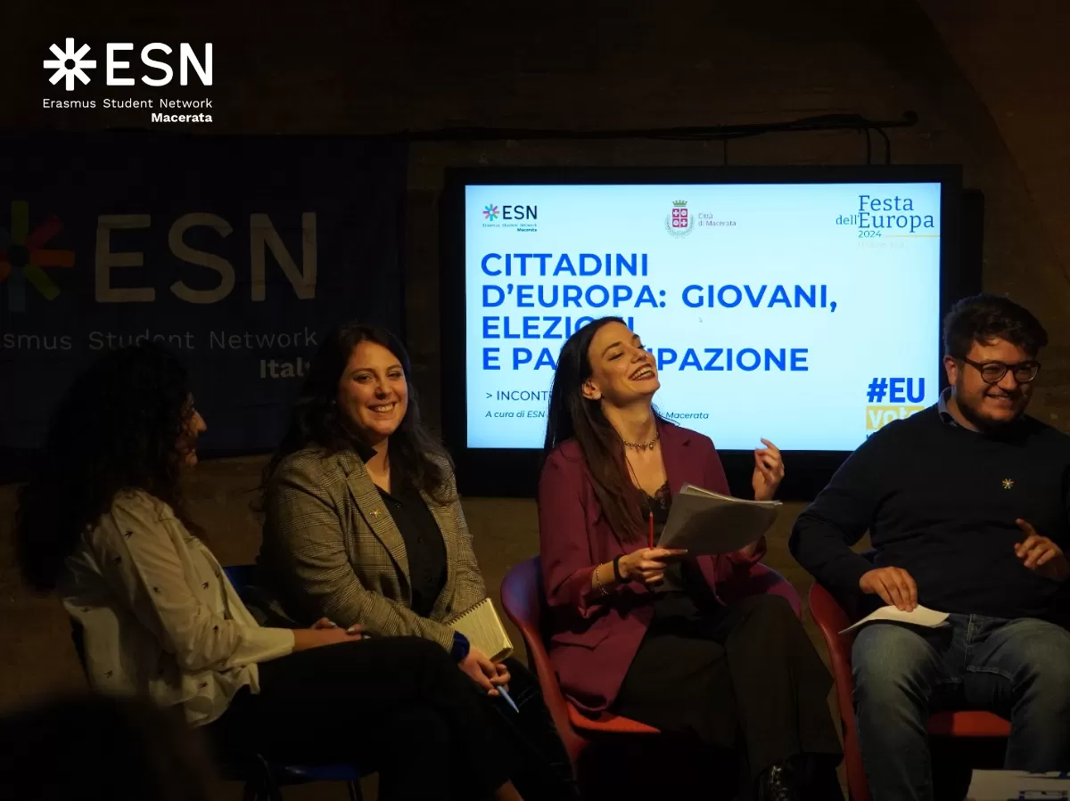 The VicePresident of ESN Italy, the representative of the IRO of Unimc and the two organisers of ESN Macerata