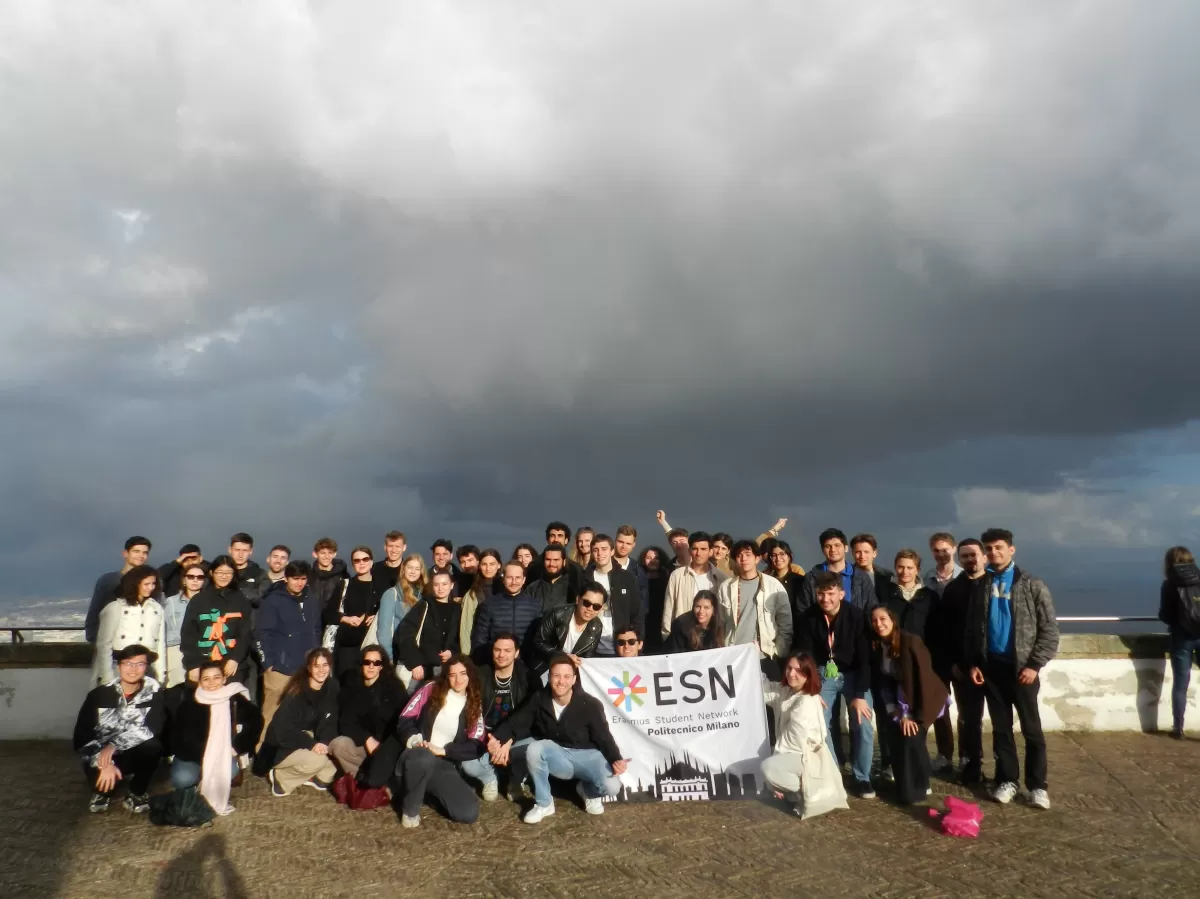 Group picture with ESN flag