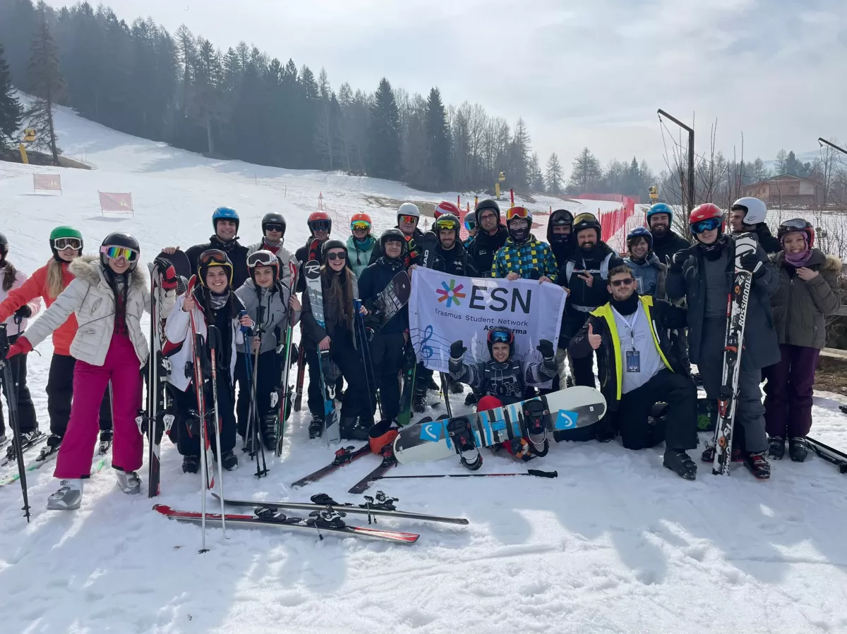 group pictures before skiing