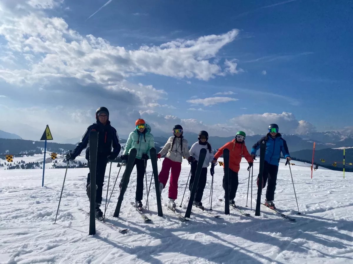 participants skiing