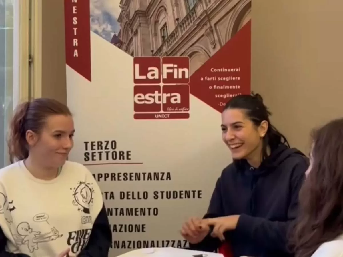 Pictures of a dialogue between three students in Spanish and Italian