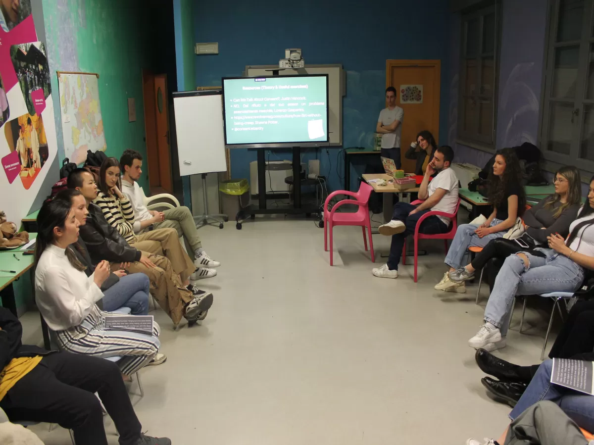 educator holding the presentation